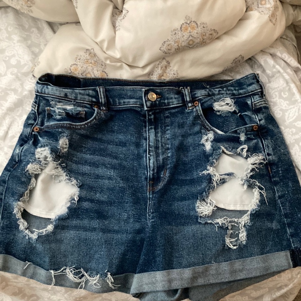 AE mom short